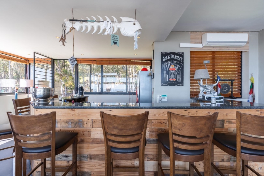 5 Bedroom Property for Sale in Fresnaye Western Cape